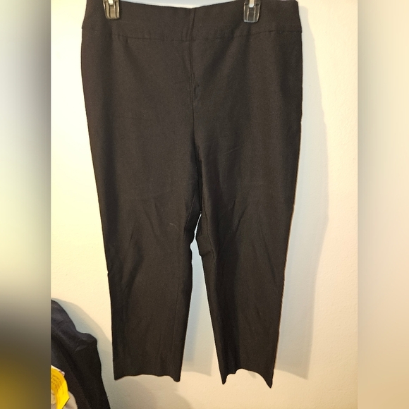 Chico's Pants - So Slimming Womans Black Crop Slacks Size 2.5 (14)